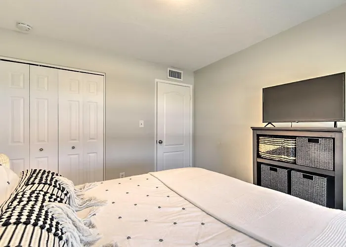 3 Mi To Asu! Snowbird Poolside Escape In Ferienhaus *