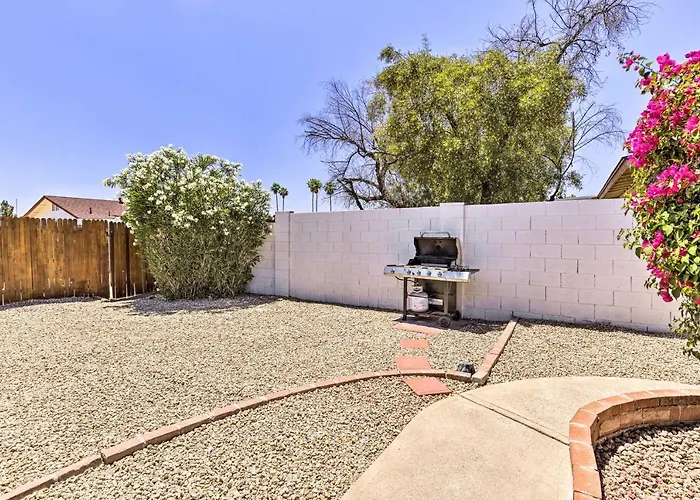 3 Mi To Asu! Snowbird Poolside Escape In Ferienhaus *